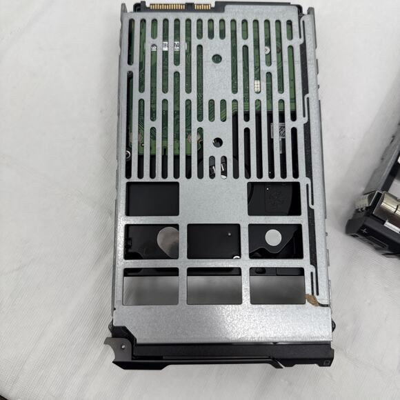 Lot 3 Dell EqualLogic Cheetah NS.2 600GB 10K 3.5 SAS HDD ST3600002SS 9FS066-057 - Picture 5 of 7